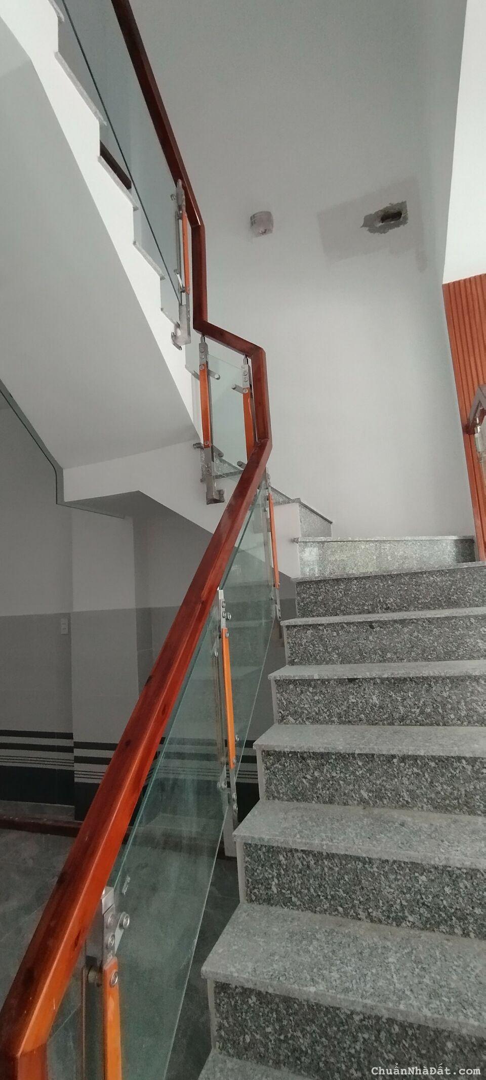 Bán Nhà 1 L xây mới, SHR gần chợ Bình Chánh. 106m2 giá 1 tỷ 850