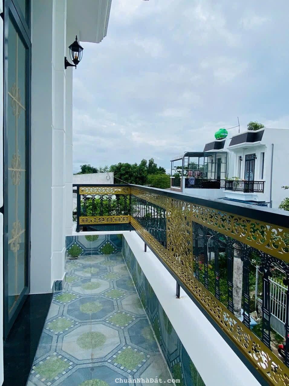 Cần Bán nhà riêng 1 trệt 1 lầu ngay sau lưng chợ Bình Chánh