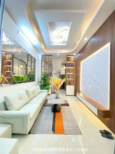 TRUNG TÂM ĐỐNG ĐA -  - Ô TÔ CÁCH 10 MÉT   - NHÀ ĐẸP Ở NGAY - BAY NHANH,  40 M2. XÂY DỰNG 5 TẦNG. MT