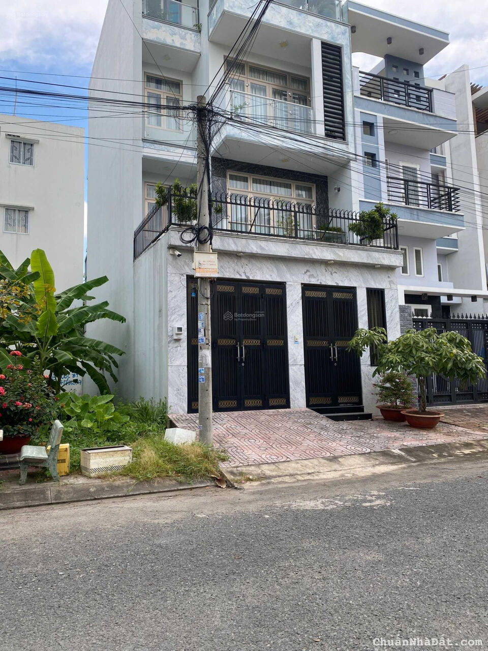 ông chú kẹt tiền kí gửi căn 80m2 nằm ngay mặt tiền đường hoàng phan thái