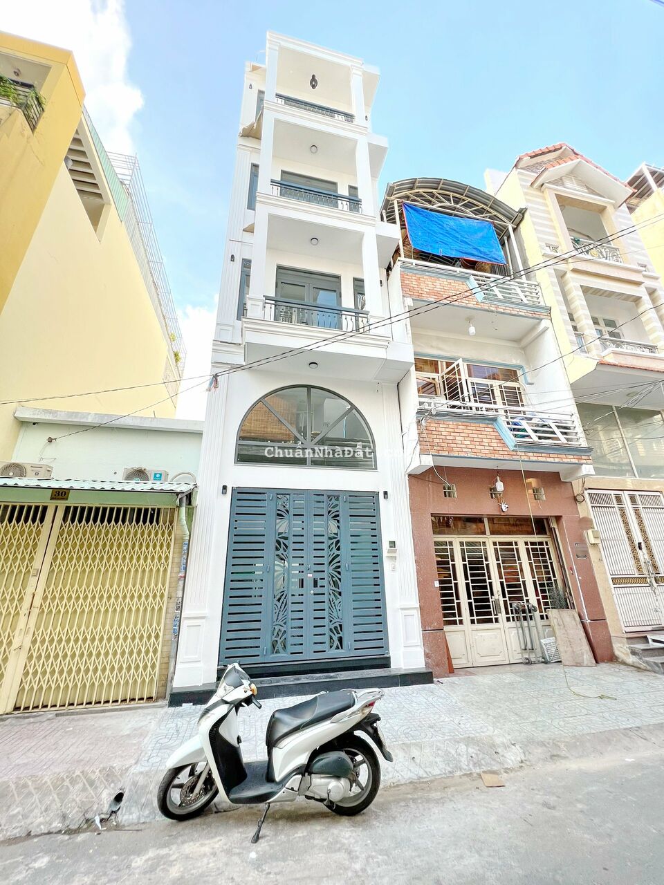 Bán nhà phố FULL nội thất cao cấp doanh thu 30tr/Th Q7