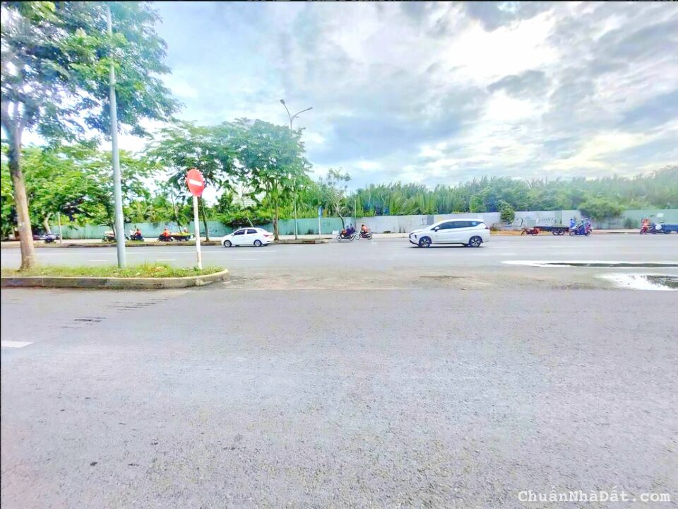 FORRENT - ĐẤT 4 HECTA MT NGUYỄN LƯƠNG BẰNG - 35K/M2