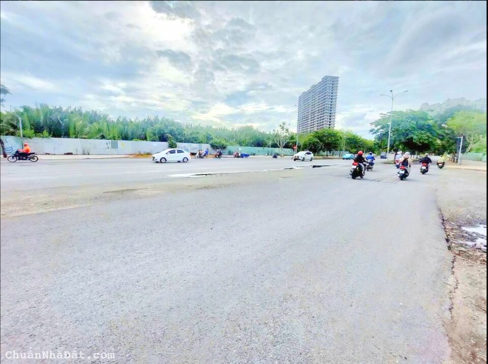 FORRENT - ĐẤT 4 HECTA MT NGUYỄN LƯƠNG BẰNG - 35K/M2