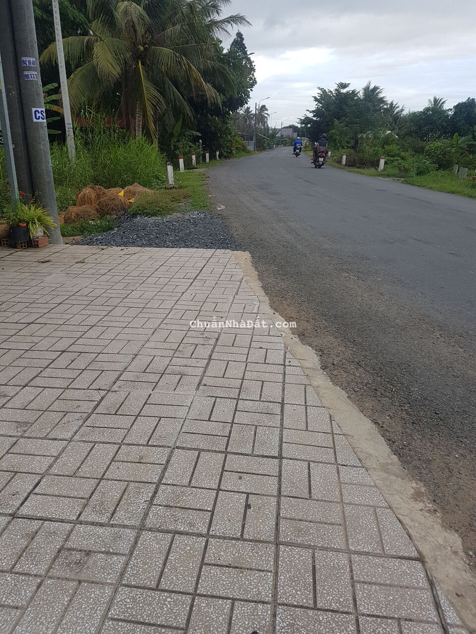 Đường tỉnh 909,mặt tiền 4,8m cách KCN Hòa Phú khoảng 6km thuận lợi kinh doanh ,định cư lâu dài