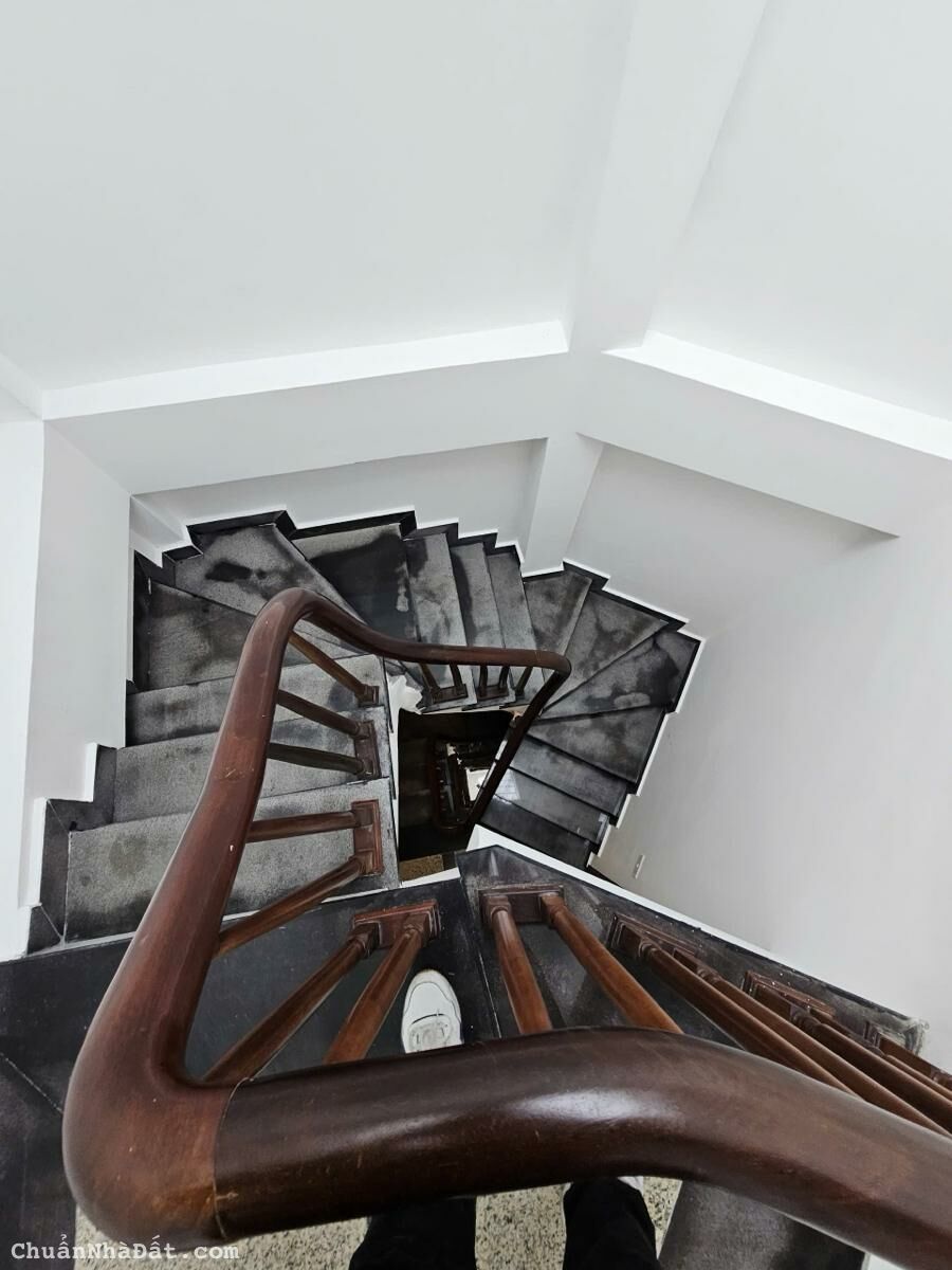 Ối dồi ôi !!! 6.3 tỷ .Nguyễn Trãi, gần phố , trước nhà thoáng sáng,nhà mới, tặng full nội thất,