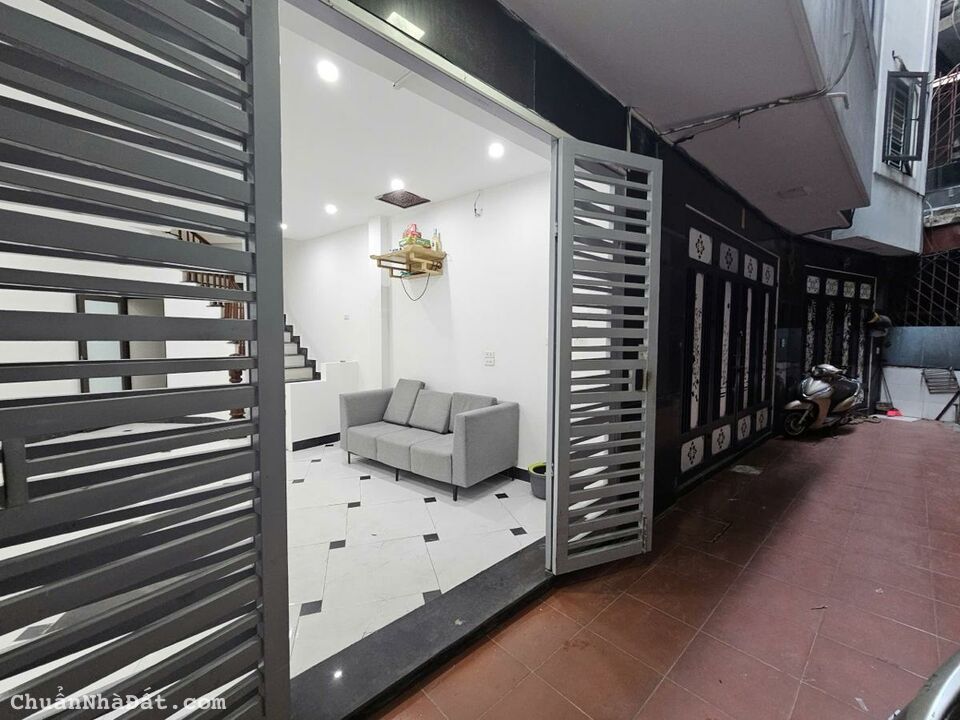 Ối dồi ôi !!! 6.3 tỷ .Nguyễn Trãi, gần phố , trước nhà thoáng sáng,nhà mới, tặng full nội thất,