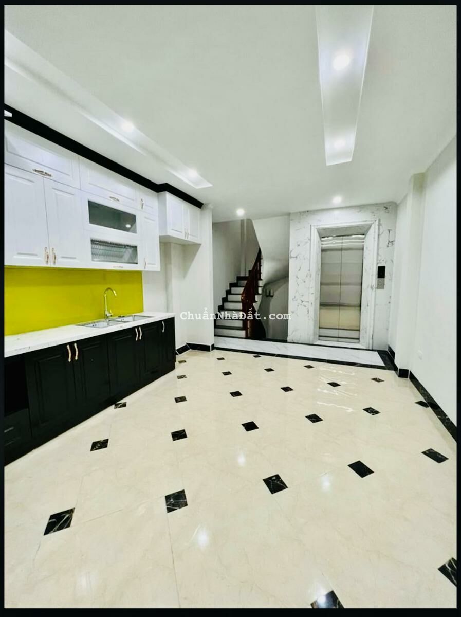 Định Công, ngõ thông, ô tô đỗ cửa, gần phố , nhà mới , kinh doanh, văn phòng, 40m2 -7 tầng , tháng 