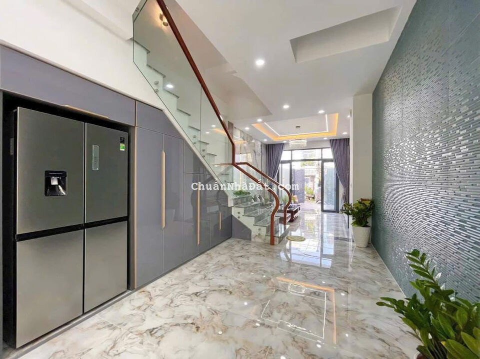 Chú 4 gửi e bán lại căn nhà QL 1A cách chợ Bình Chánh 1,5km.