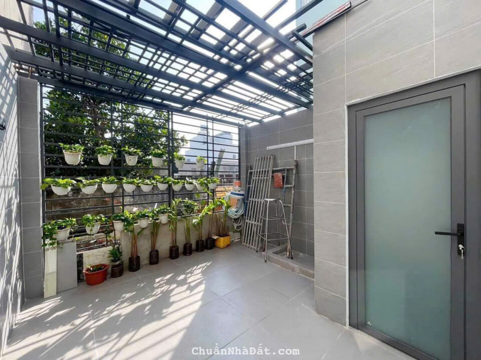 Chú 4 gửi e bán lại căn nhà QL 1A cách chợ Bình Chánh 1,5km.