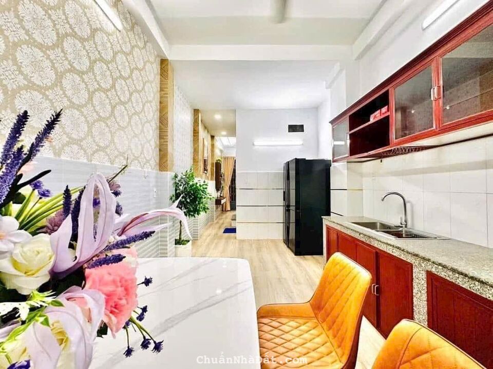 Bán nhà Nguyễn Trọng Tuyển, P8, Phú Nhuận. DT 31m2, trệt 2 lầu, giá 1 tỷ 590. Gần BV