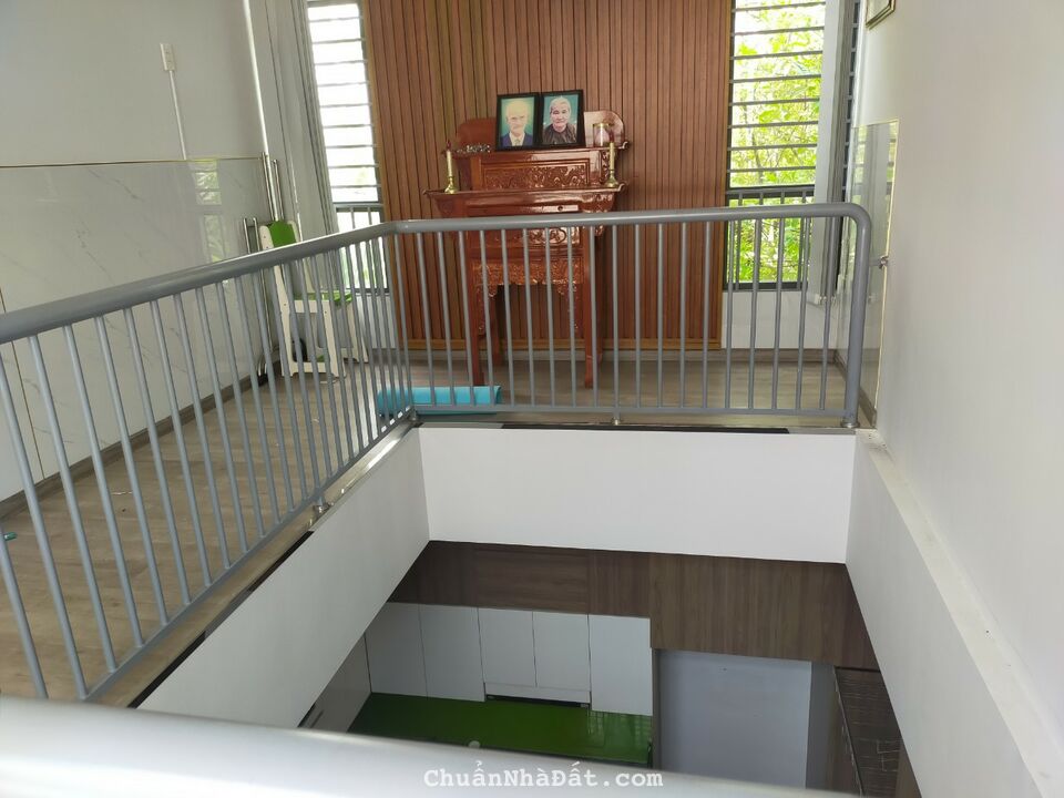 Nhà Dạng BT mini, dt 128m2, 2 lầu, 5PN, Gara oto trong nhà, view công viên sau nhà, 