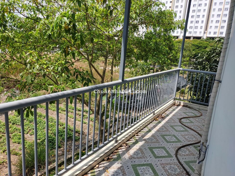 Nhà Dạng BT mini, dt 128m2, 2 lầu, 5PN, Gara oto trong nhà, view công viên sau nhà, 