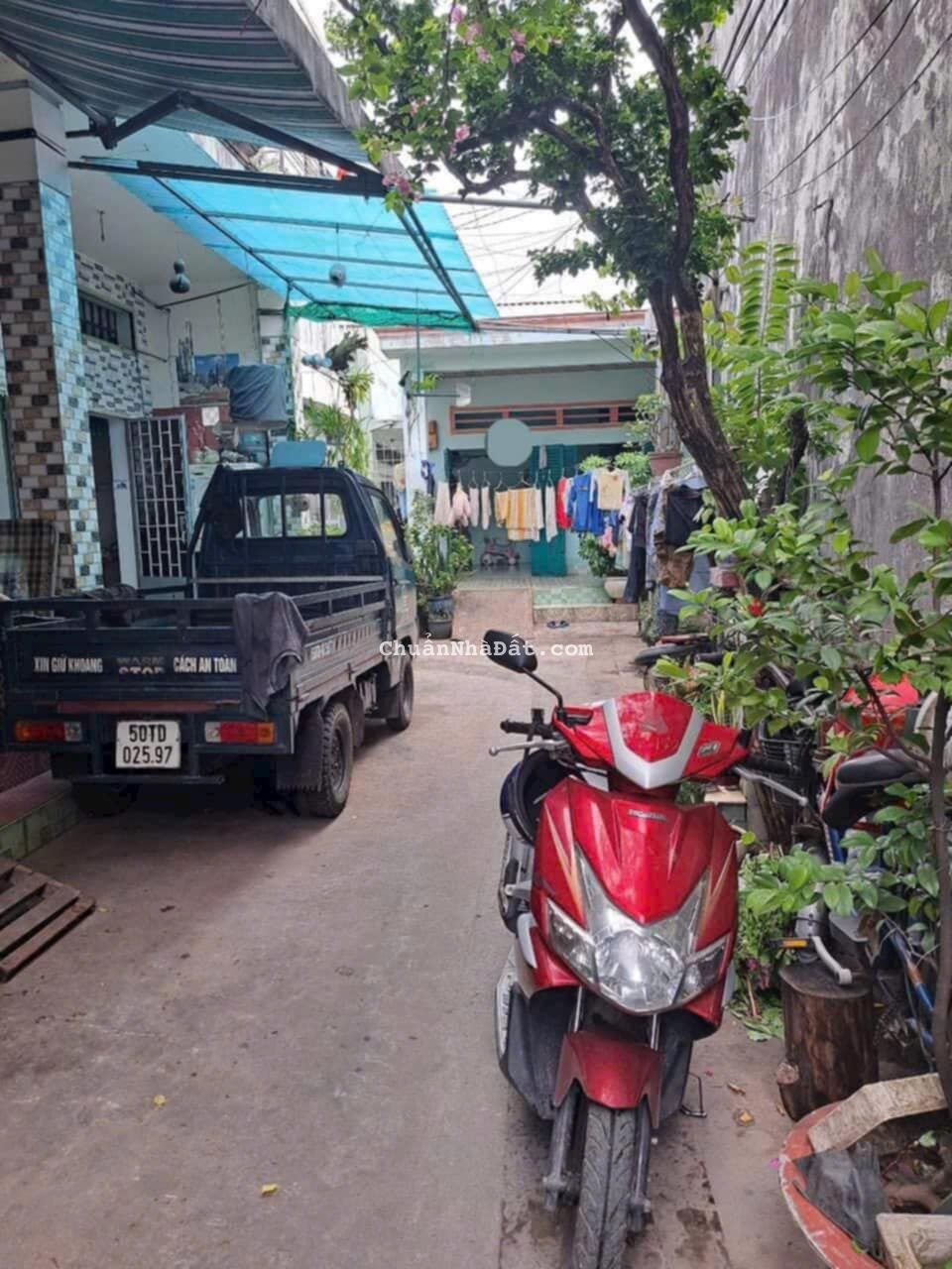 Bán Căn Nhà C4 Cách Đ.Gò Dưa chỉ 100m, dt 100m2, hẻm 4m, kế bên chợ, BV Bán Căn Nhà C4 Cách Đ.Gò Dưa chỉ 100m, dt 100m2, hẻm 4m, kế bên chợ, BV