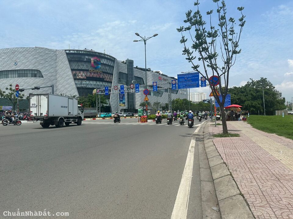 Cần bán lô đất lớn 300m2, ngay sau lưng gigamall, vị trí cực kỳ đắt địa,nhiều tiện ích, ven sông S Cần bán lô đất lớn 300m2, ngay sau lưng gigamall, vị trí cực kỳ đắt địa,nhiều tiện ích, ven sông S