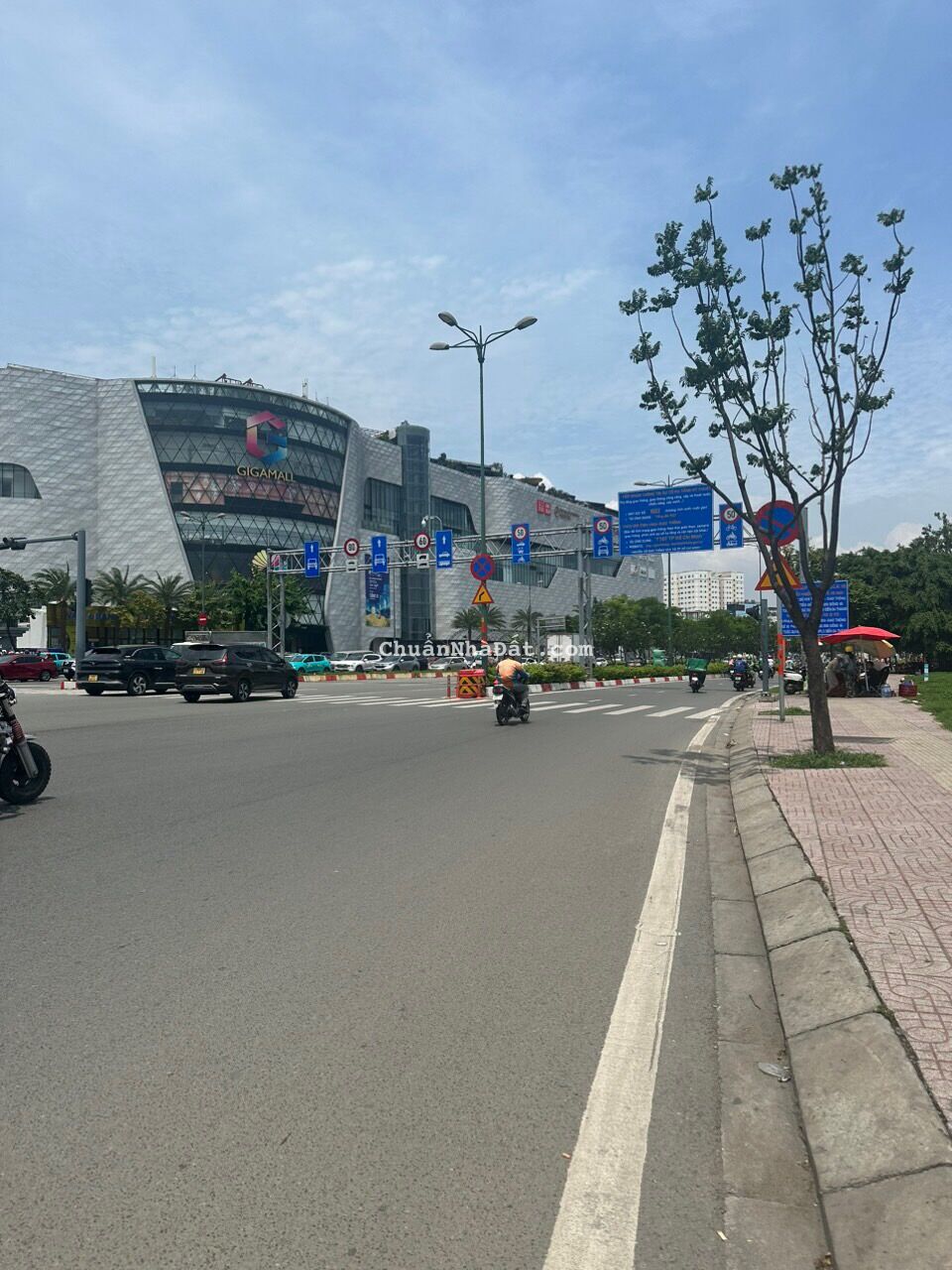Cần bán lô đất lớn 300m2, ngay sau lưng gigamall, vị trí cực kỳ đắt địa,nhiều tiện ích, ven sông S Cần bán lô đất lớn 300m2, ngay sau lưng gigamall, vị trí cực kỳ đắt địa,nhiều tiện ích, ven sông S