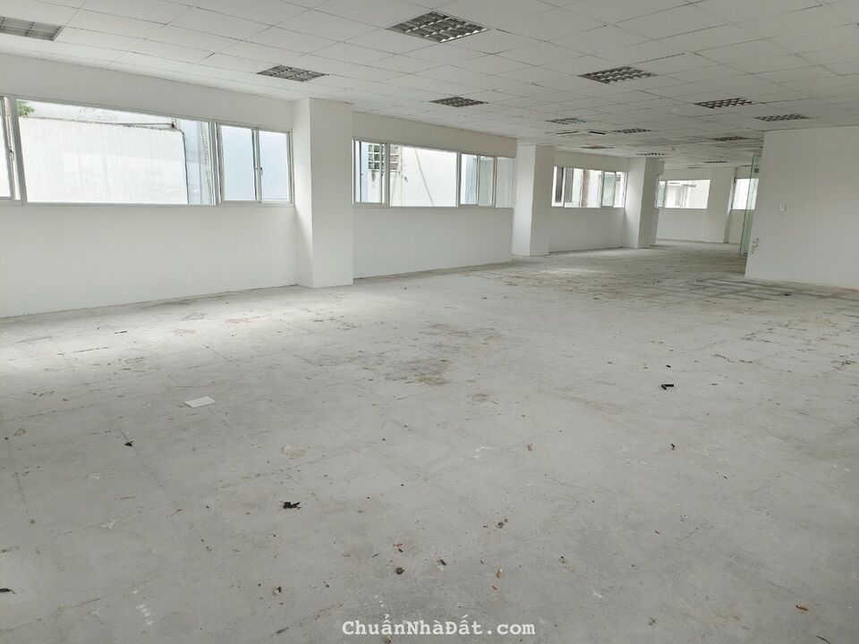 Cho thuê văn phòng có phòng trưng bày mới sàn rộng trên đường Đinh Bộ Lĩnh, P. 26, Bình Thạnh.