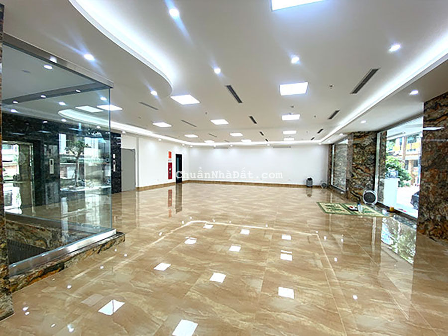 Bán Tòa Văn Phòng VIP 8 Tầng MP Dịch Vọng Hậu. Vị Trí Lô Góc. DT 297m2.Gía 215TY