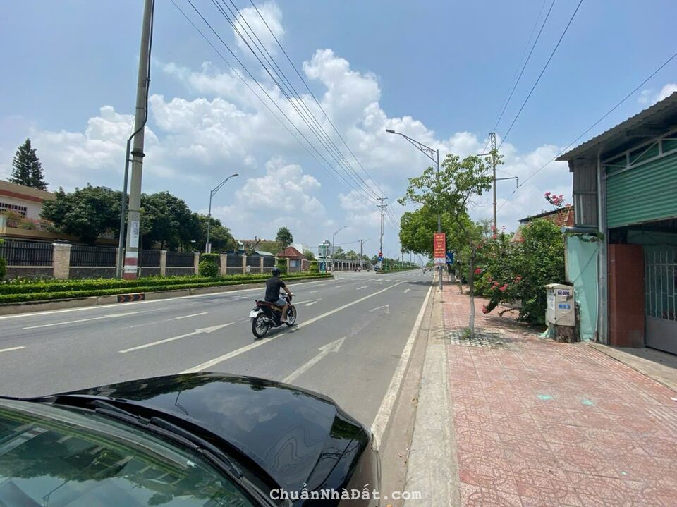 Bán 1200 m2 thổ cư ngay thành phố Tân An - Long An , giá chỉ 10.8 tỷ rẻ bất ngờ Bán 1200 m2 thổ cư ngay thành phố Tân An - Long An , giá chỉ 10.8 tỷ rẻ bất ngờ