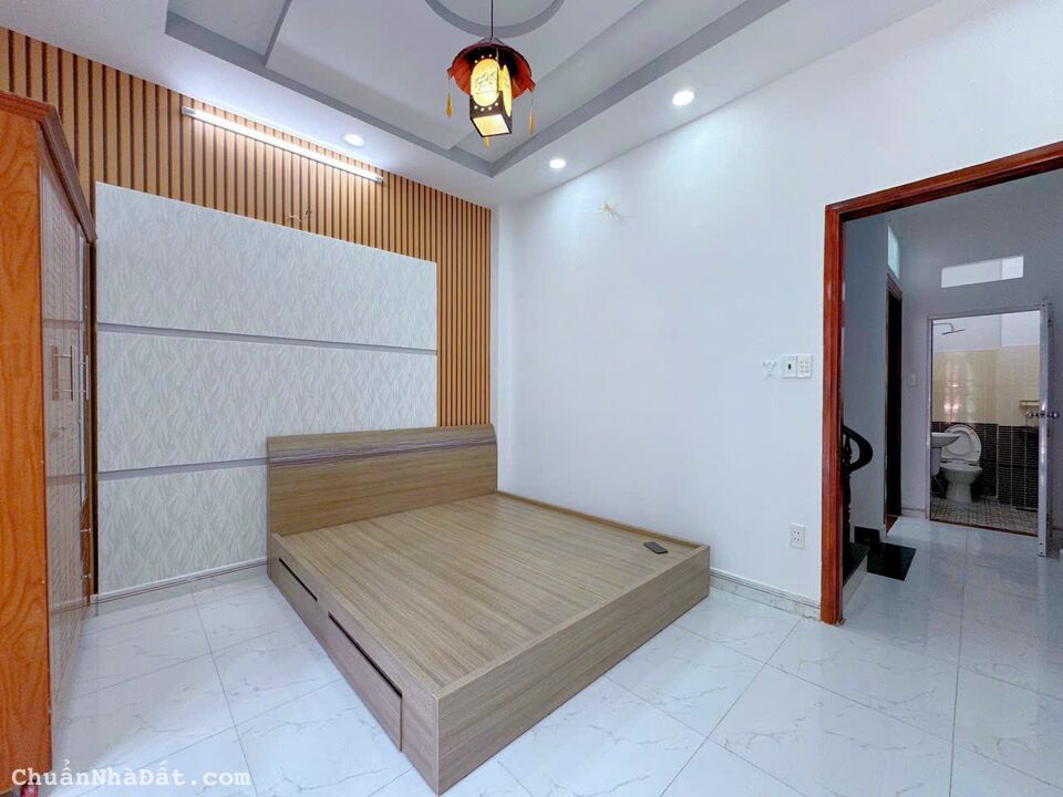 Nhà 3 lầu 46,8m2 giá 2 tỷ 750 triệu đường Thích Quảng Đức, phường 5, Phú Nhuận, hẻm trước nhà 3,5m.