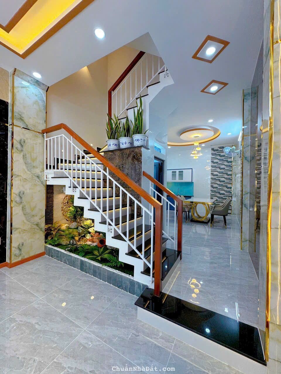 Căn mặt tiền 57,7m2 giá 4 tỷ 150 triệu đường Cửu Long, phường 2, Tân Bình, sổ hồng riêng.