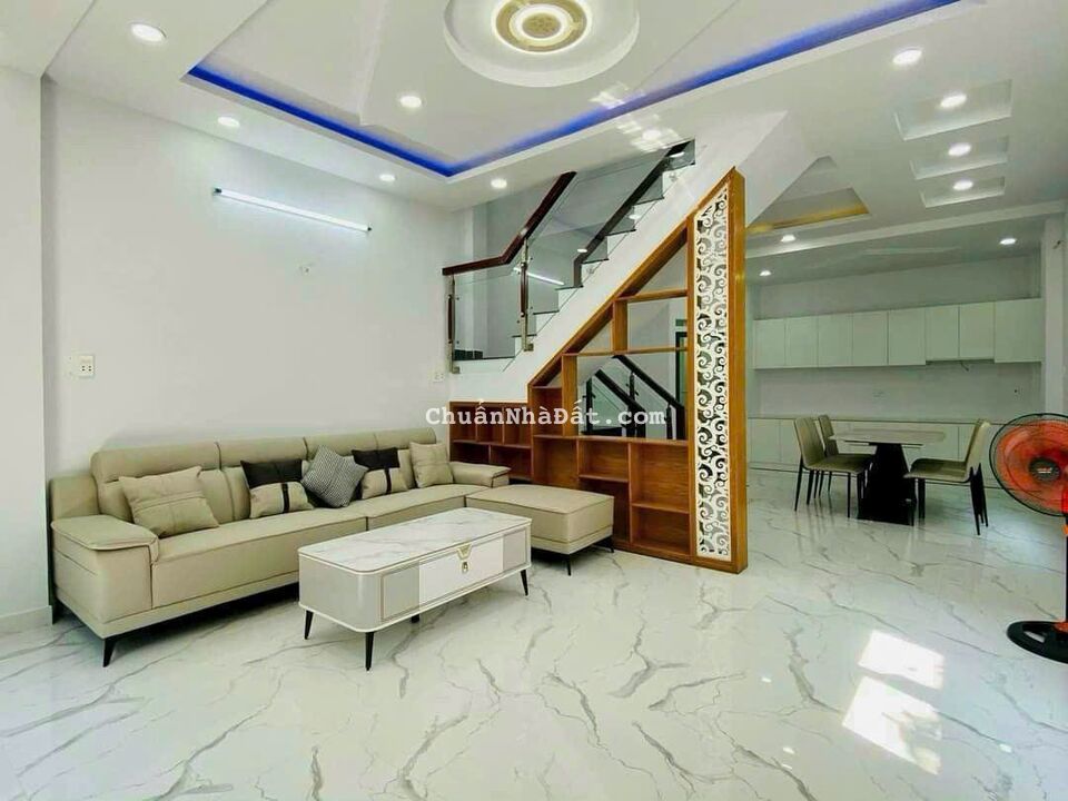 Nhà mặt đường kinh doanh 55,2m2 giá 3 tỷ 850 triệu đường Lê Đức Thọ, phường 15, Gò Vấp.