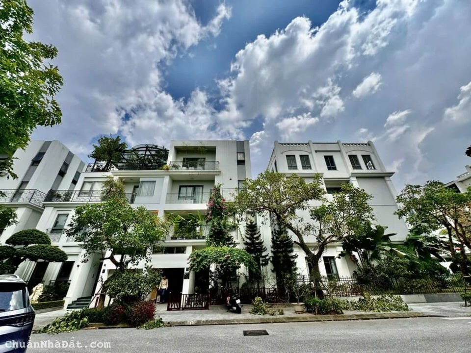 Biệt Thự CIPUTRA, Cuộc sông thượng lưu, Dân cư văn minh, an sinh tuyệt đối. 230m*3t, Mt 1, giá 66tỷ