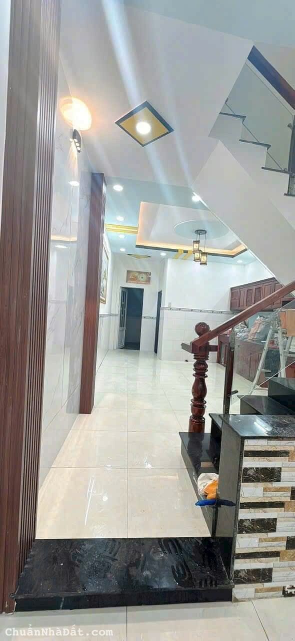 Nhà SHR Ấp 3, XTT, H.Hóc Môn 
Nhà cách chợ đầu mối 400m chợ Đại h