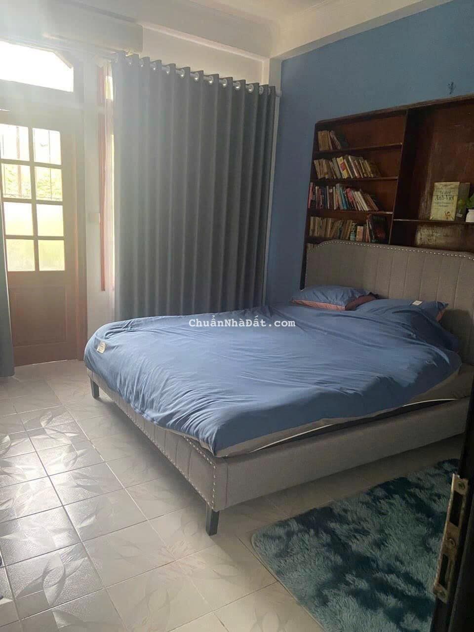 Bán nhà hiếm phố Lý Nam Đế, Hoàn Kiếm, 42m2 x5tầng, ô tô đỗ cổng, giá hơn 13 tỷ Bán nhà hiếm phố Lý Nam Đế, Hoàn Kiếm, 42m2 x5tầng, ô tô đỗ cổng, giá hơn 13 tỷ