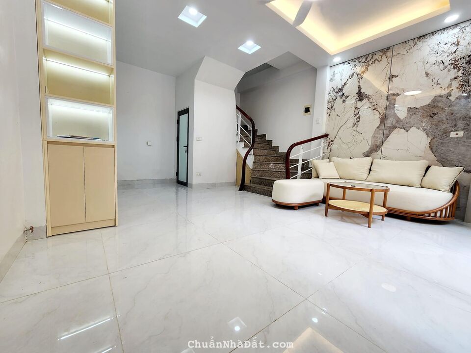 Bán nhà 5 tầng Hoàng Hoa Thám, ô tô đỗ cửa, chỉ hơn 7 tỷ. LH: 0904625904