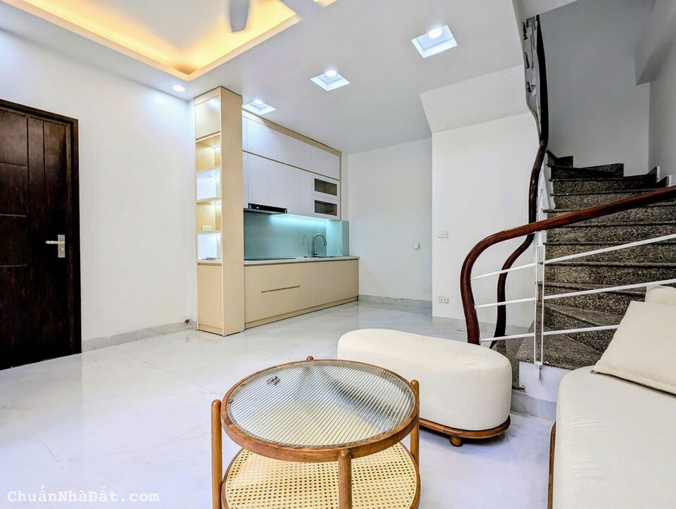 Bán nhà 5 tầng Hoàng Hoa Thám, ô tô đỗ cửa, chỉ hơn 7 tỷ. LH: 0904625904