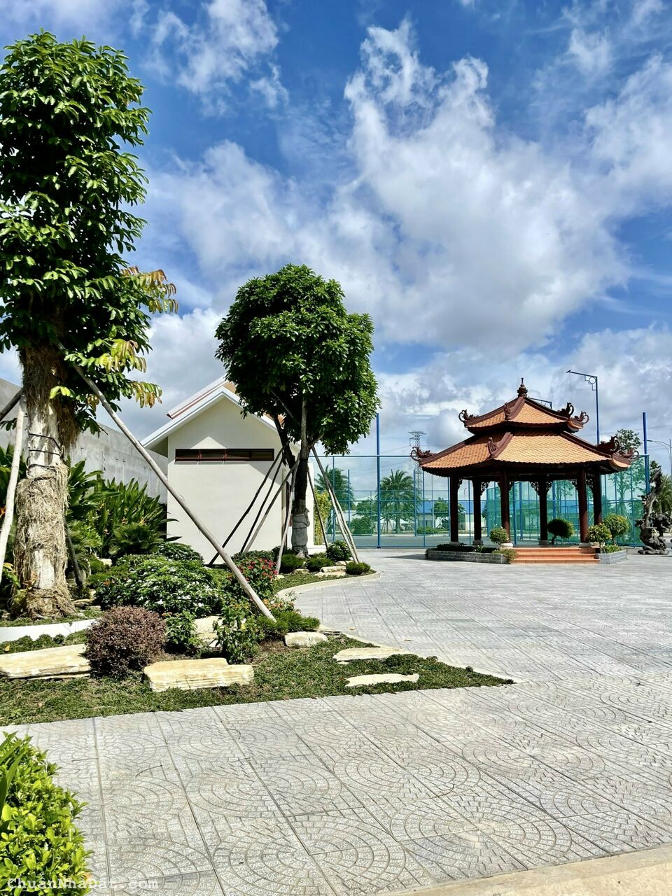 Dạ khu đô thị bên em nằm ở đ𝐮̛𝐨̛̀𝐧𝐠 𝐍𝐠𝐮𝐲𝐞̂̃𝐧 𝐂𝐮̛̉𝐮 𝐏𝐡𝐮́.