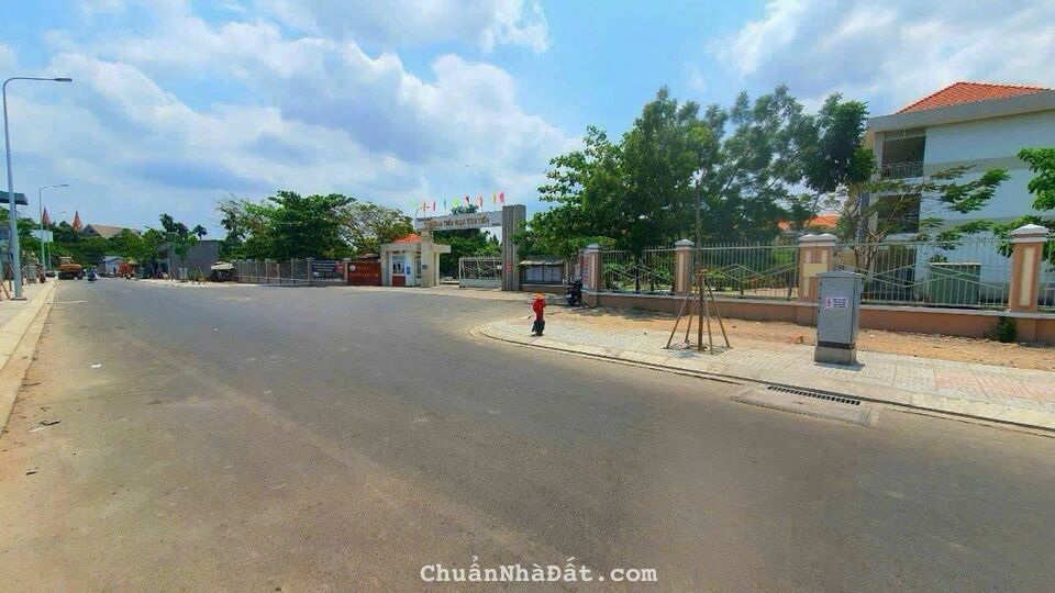 Bán Lô Đất 2 Mặt Tiền KD Buôn Bán Đối Diện Trường Tiểu Học Tân Tiến _ TP. Biên Hòa 
