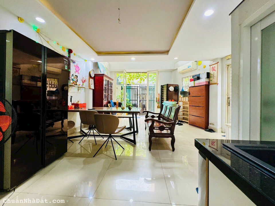 NHÀ ĐẸP BÌNH THẠNH- PHAN VĂN TRỊ- NGANG 4M- DT 64M2 - 4 TẦNG - 6*TỈ