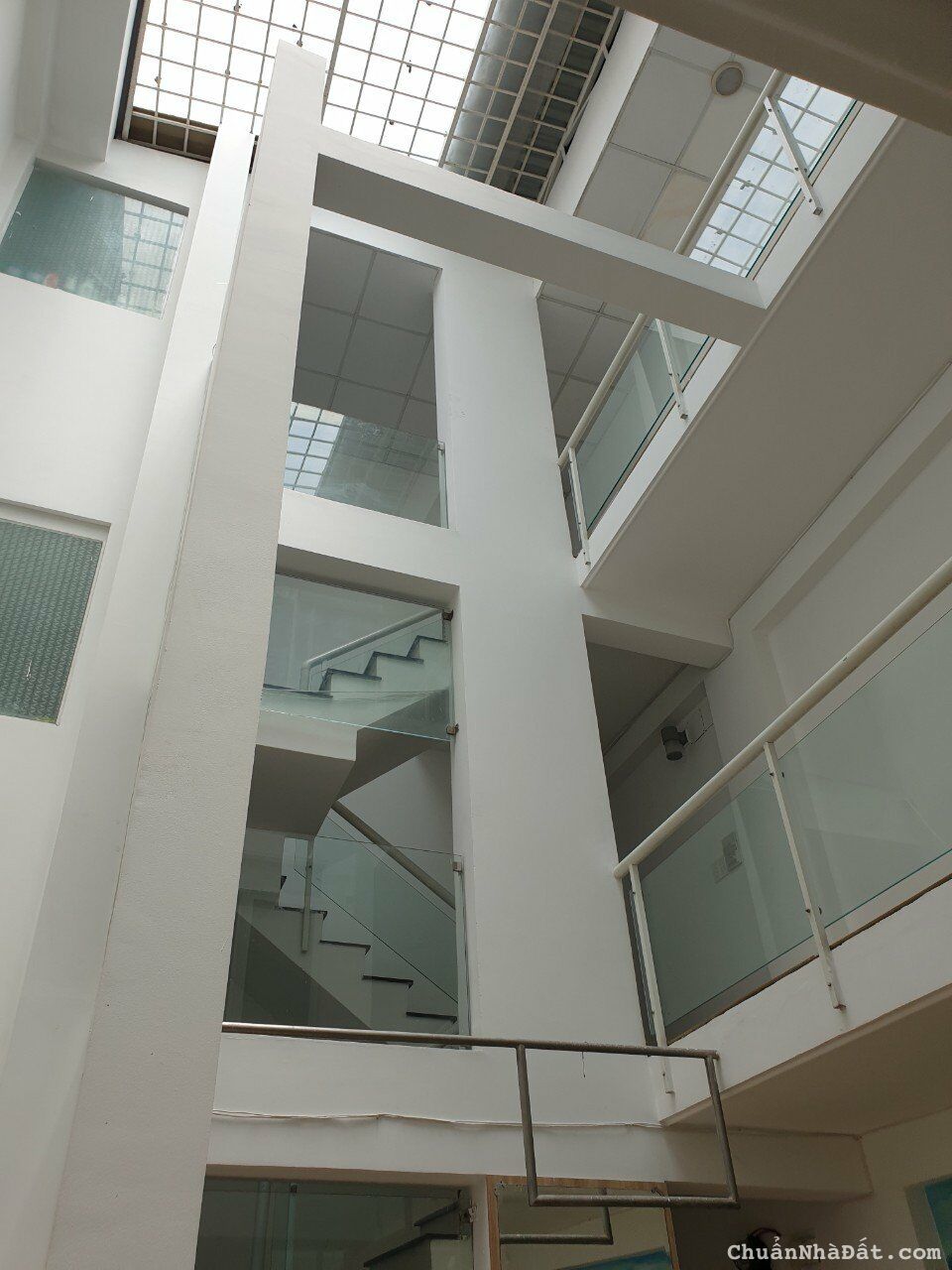 Cần bán nhà mặt tiền đường Cây Trâm, 5,6x32, 1 trệt 3 lầu, 154m2. 19,5 tỷ