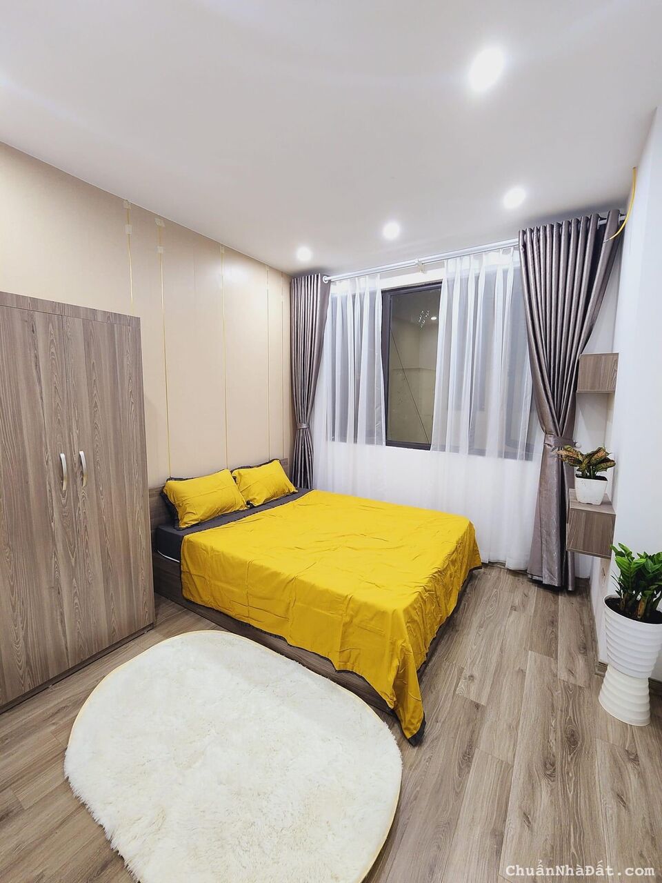 Cần Bán Nhà Quận Thanh Xuân, Sát Royal City, DT 35m2 x 4T, Chỉ 4.5 Tỷ, Ngõ Nông Gần Phố.