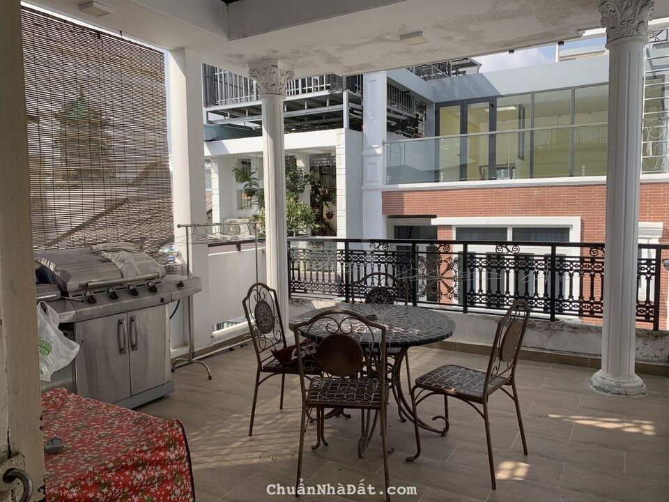 NHÀ KẾ CÔNG VIÊN GIA ĐỊNH TRƯỜNG ĐẠI HỌC TÀI CHÍNH MARKETING