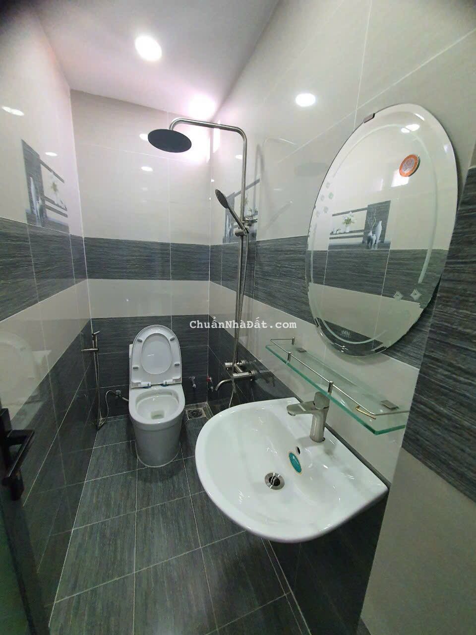 BÁN CĂN HỘ DỊCH VỤ ĐƯỜNG QUANG TRUNG 5M X 13M 4 TẦNG CHO THUÊ 30 TRIỆU