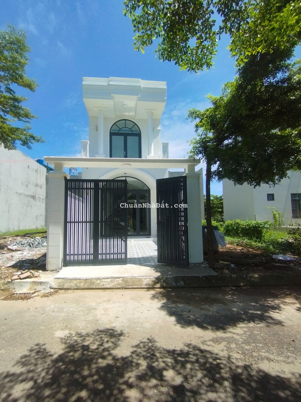 Nhà 1 trệt 1 lầu mới xây cách trung tâm 7p