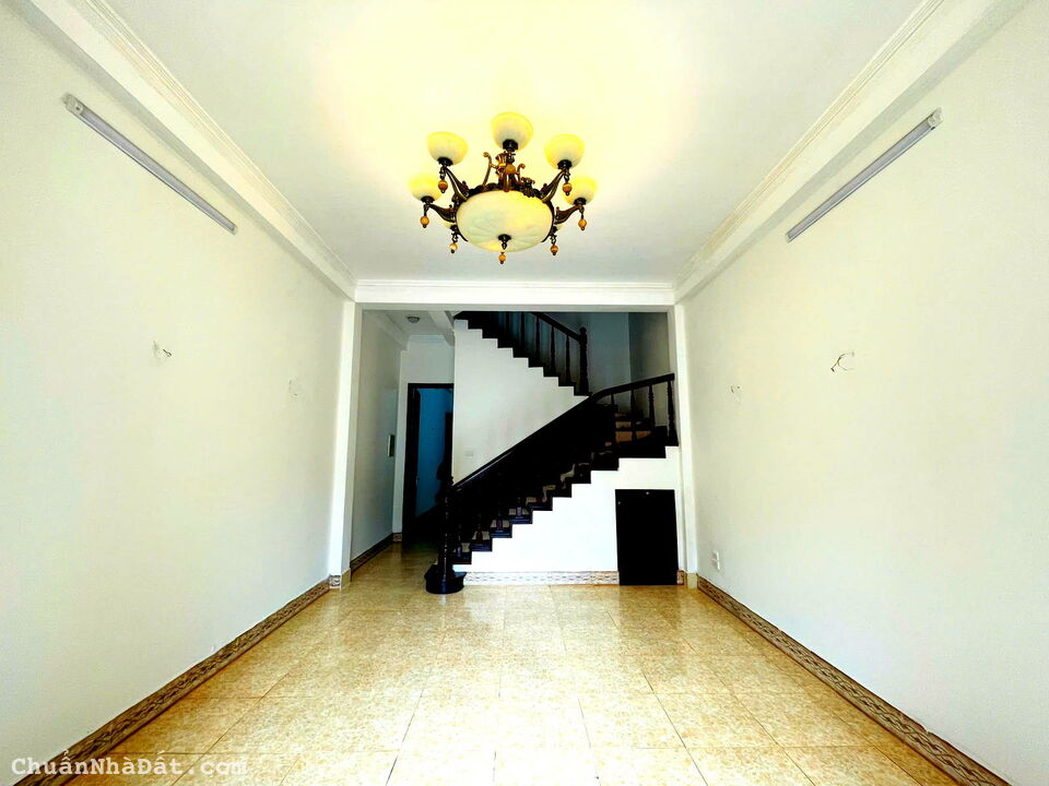 Nhà Trần Duy Hưng View hồ Trung Kính, ô tô vào nhà DT90m2 giá chỉ 27tỷ. Nhà Trần Duy Hưng View hồ Trung Kính, ô tô vào nhà DT90m2 giá chỉ 27tỷ.