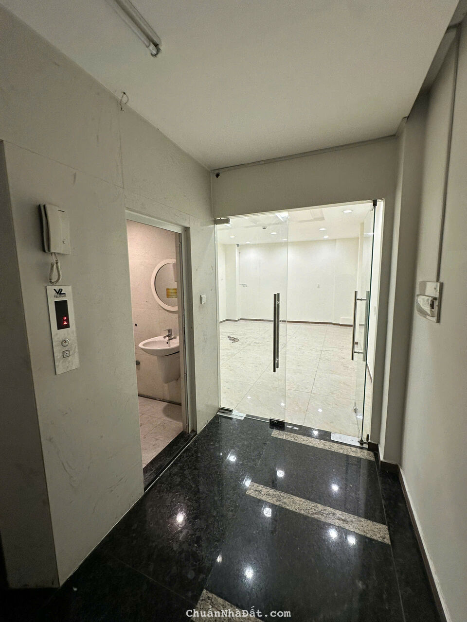 🕵️ TÒA NHÀ THANG MÁY MẶT TIỀN TRẦN BÌNH TRỌNG - Q5