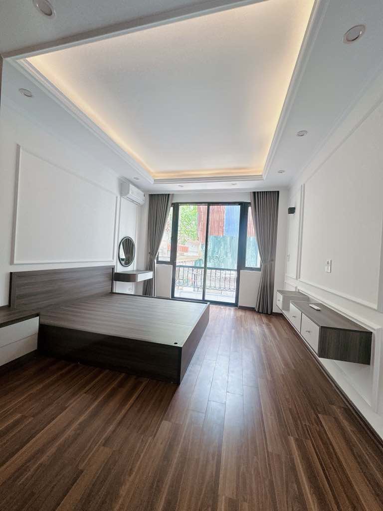 CẦN BÁN GẤP NHÀ Ở NGÔ GIA TỰ - LONG BIÊN ĐẸP NHẤT NHÌ KHU VỰC 