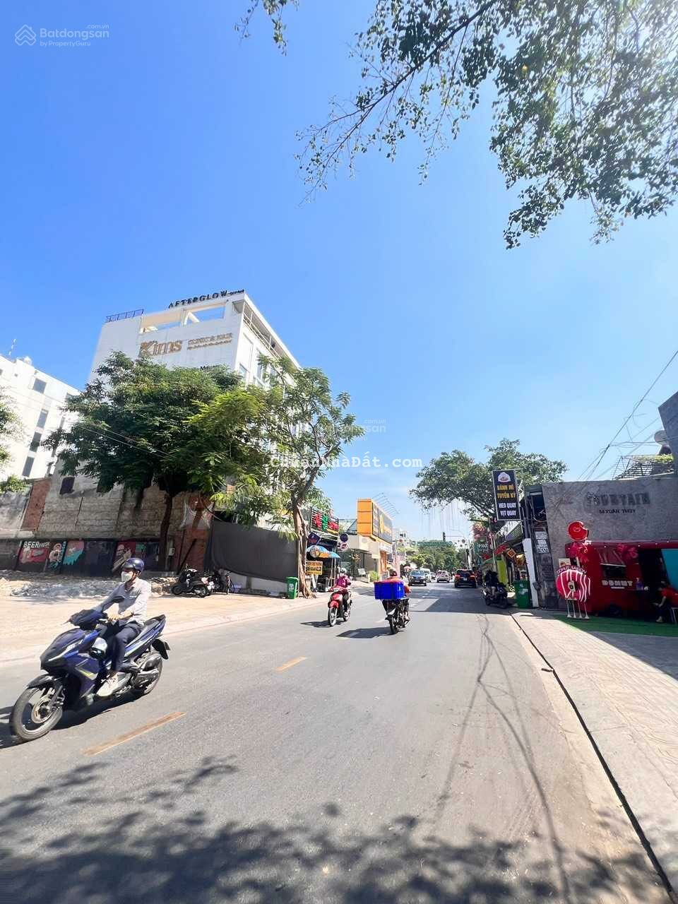 Bán lô đất gần 400m2 được xây cao siêu hiếm tại phố tây Thảo Điền 