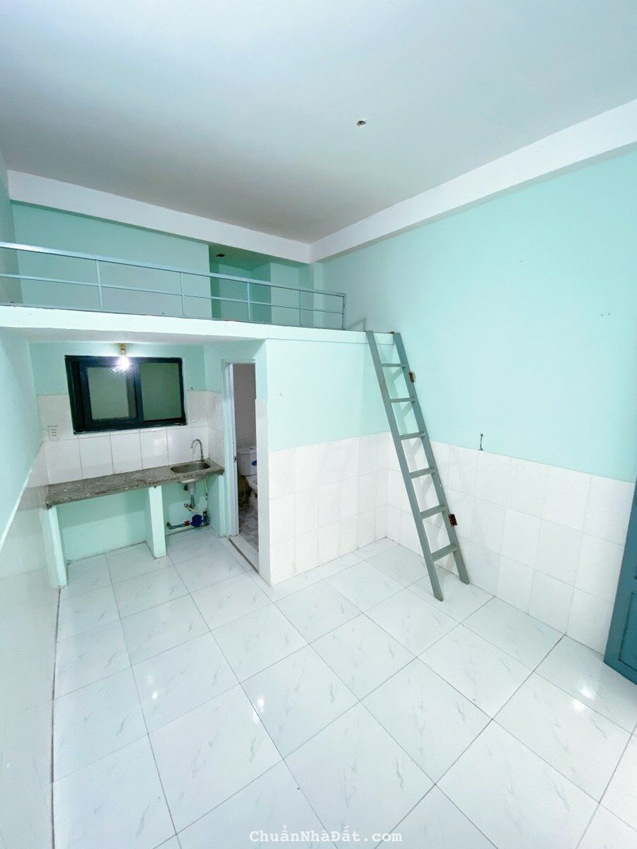 Rẻ Bình Thạnh (4tr5) - Cho thuê phòng gần đại học Văn Lang, có gác rộng, cửa sổ, máy lạnh, bếp