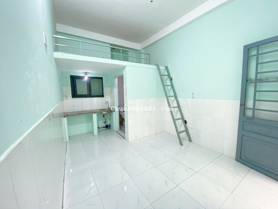 Rẻ Bình Thạnh (4tr5) - Cho thuê phòng gần đại học Văn Lang, có gác rộng, cửa sổ, máy lạnh, bếp