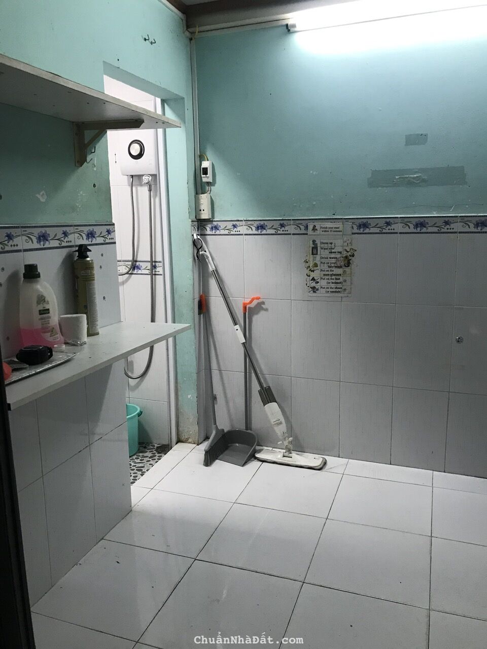 Nhà nhỏ có 2 lầu cho thuê nguyên căn