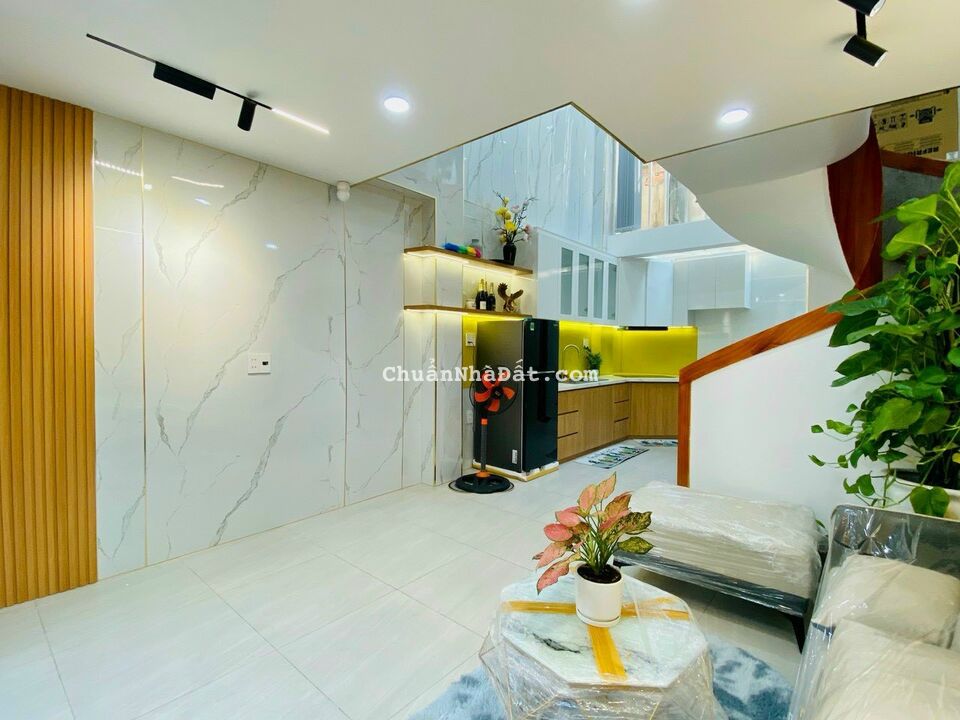 Bán siêu phẩm nhà Nguyễn Thiện Thuật P1 Q3 chỉ 2.9 tỷ, gần trường ĐH KH-TN, 3 tầng 37m2, hẻm oto