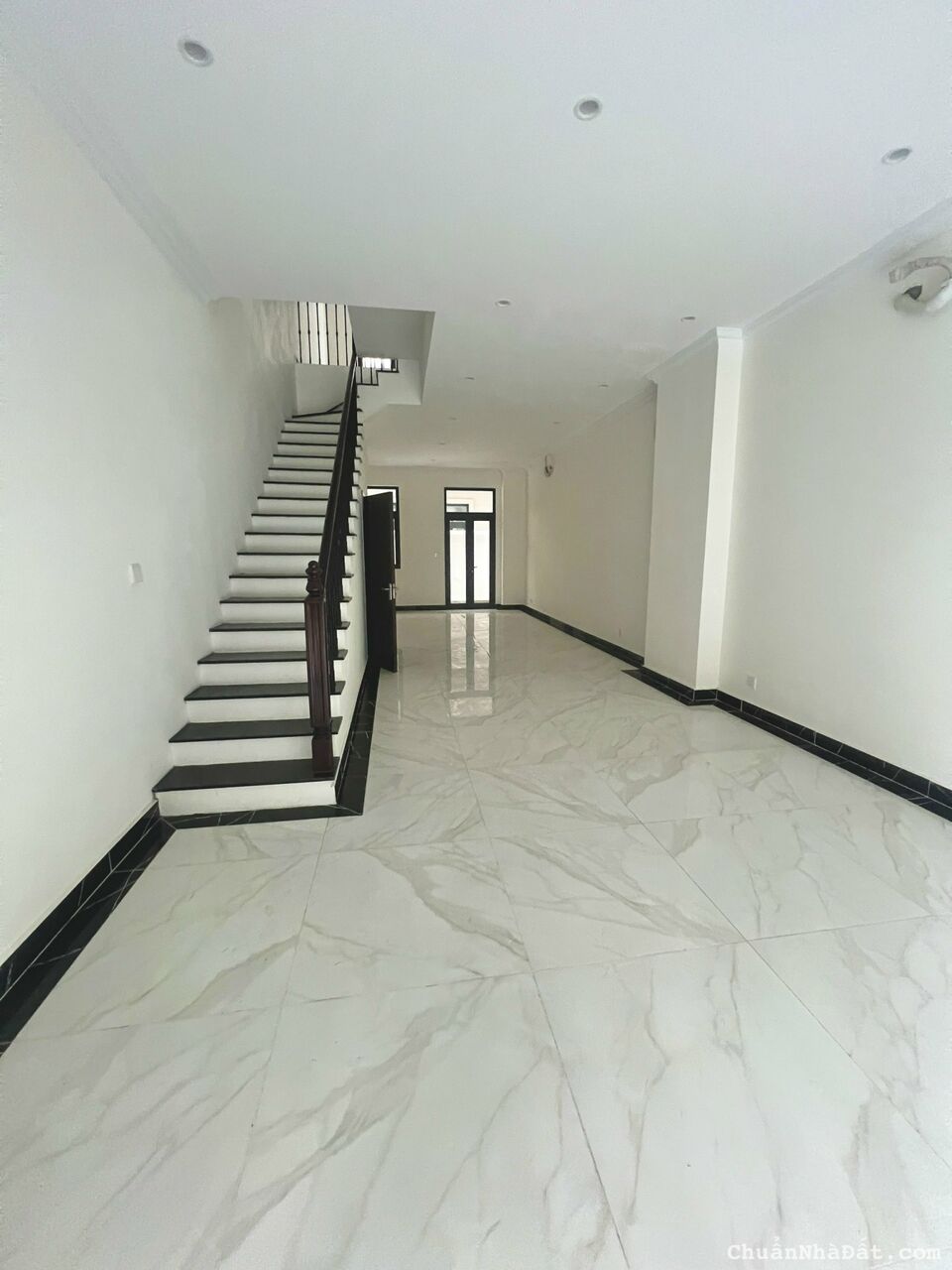 Cho thuê Liền Kề Vinhomes Ocean Park 2 full đồ, giá thuê 6.4 triệu/tháng, gần ngay Vinschool.
