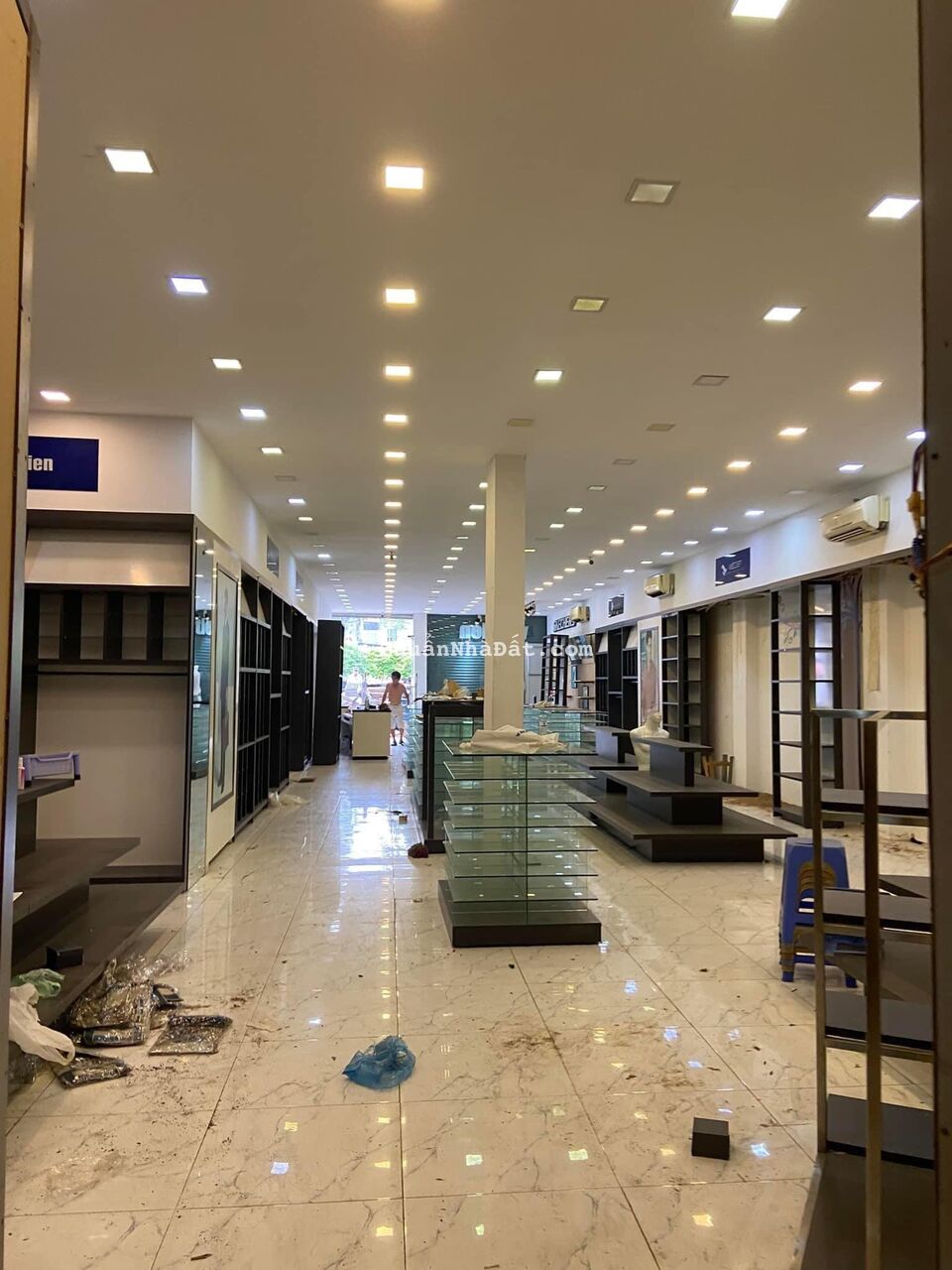 Cho thuê nhà mặt tiền đường 30/4, trống suốt, vị trí đẹp