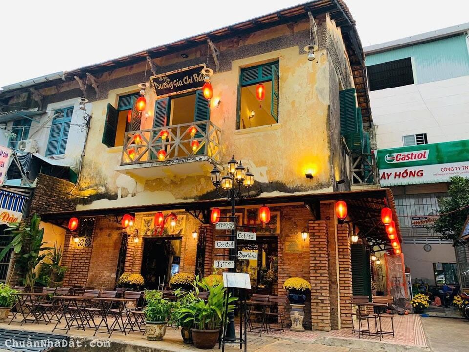 Cho thuê mặt bằng trung tâm ninh kiều, có 1 căn nhà cổ, mặt tiền VIP