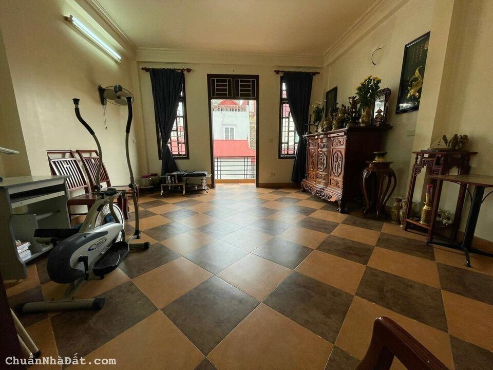 BÁN NHÀ ĐẸP 70m², MẶT TIỀN RỘNG, Ô TÔ ĐỖ CỬA, GIÁ SIÊU RẺ TẠI TÂY HỒ